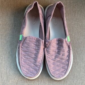 NWOT Sanuk yoga shoes